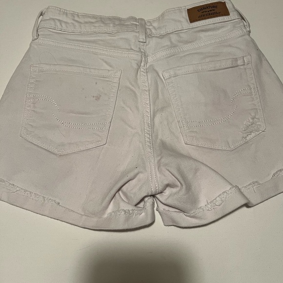 EUC‎ Levis Womens White Mid Length Stretch Cuffed Jean Shorts Size 26 (B5) - Picture 5 of 8